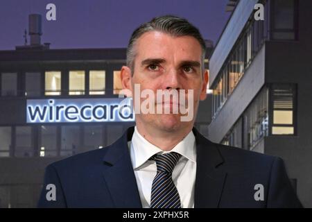 FOTOMONTAGE: Staatsanwaltschaft klagt Ex-Wirecard-CFO Alexander von Knoop AN. ARCHIVFOTOSitz der wirecard AG in Aschheim Dornach am Abend AM 02.12.2020. Logo wirecard, Firmenemblem, Schriftzug, Gebaeude, Fassade, Sitz in Aschheim Dornach WIRECARD AG. *** FOTOMONTAGGIO pubblico ministero accusa l'ex CFO di Wirecard Alexander von Knoop FOTO D'ARCHIVIO sede di wirecard AG ad Aschheim Dornach in serata il 02 12 2020 logo wirecard, emblema aziendale, lettere, edificio, facciata, sede centrale ad Aschheim Dornach WIRECARD AG Foto Stock