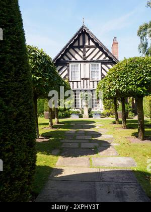 Wollerton Old Hall, vista dal giardino, Orchard Garden Foto Stock