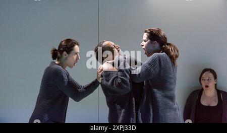 l-r: Susanna Hurrell (Suzy), Gweneth-Ann Rand (Gwen), Rachael Lloyd (Emily), Lucy Hall (Jen) nel 4,48 PSICOSI al Lyric Hammersmith, Londra W6 24/04/2018 una co-produzione con la Royal Opera & Chroma Music: Philip Venables testo: Sarah Kane direttore: Richard Baker design: Hannah Clark lighting: D.M. Wood video design: Pierre Martin regista: Ted Huffman Foto Stock