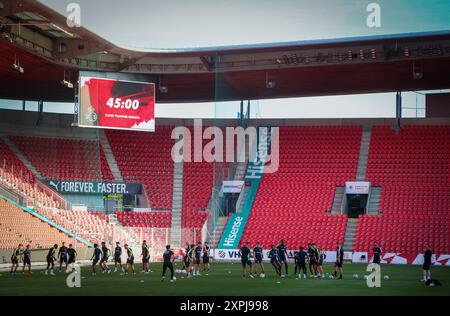 Praga, Repubblica Ceca. 6 agosto 2024. Immagine scattata durante una sessione di allenamento della squadra di calcio belga Union Saint-Gilloise a Praga, Repubblica Ceca, martedì 06 agosto 2024. La squadra si prepara alla partita di domani contro il cecoslovacco Slavia Praga, nella prima tappa del terzo turno di qualificazione per la UEFA Champions League. BELGA PHOTO VIRGINIE LEFOUR credito: Belga News Agency/Alamy Live News Foto Stock