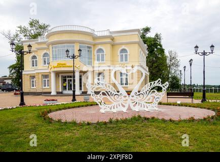 Lebedyan, Russia - 15 giugno 2023: Palazzo dei matrimoni, città di Lebedyan, regione di Lipetsk Foto Stock