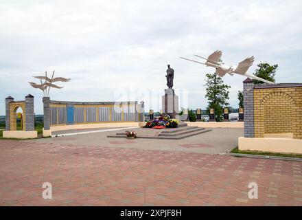 Lebedyan, Russia - 15 giugno 2023: Complesso commemorativo della gloria militare, Piazza Lenin, città di Lebedyan, regione di Lipetsk Foto Stock