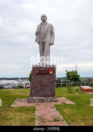 Lebedyan, Russia - 15 giugno 2023: Monumento a V.I. Lenin, città di Lebedyan, regione di Lipetsk Foto Stock