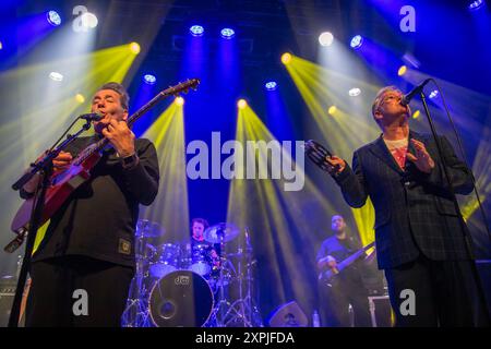 China Crisis si esibisce sul palco durante un concerto dal vivo nel 2024 Foto Stock