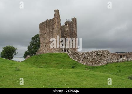 Brough Castle è un castello in rovina nel villaggio di Brough in Cumbria, Inghilterra. Il castello fu costruito dai Normanni intorno al 1092 all'interno dell'antico forte romano Foto Stock