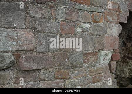 Brough Castle è un castello in rovina nel villaggio di Brough in Cumbria, Inghilterra. Il castello fu costruito dai Normanni intorno al 1092 all'interno dell'antico forte romano Foto Stock