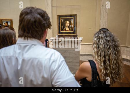 WASHINGTON DC, Stati Uniti — il ritratto di Ginevra de' Benci di Leonardo da Vinci è esposto alla National Gallery of Art di Washington DC. questo raro dipinto di Leonardo, l'unico nelle Americhe, mostra le tecniche innovative del maestro italiano ed è un punto forte della collezione rinascimentale del museo. Foto Stock