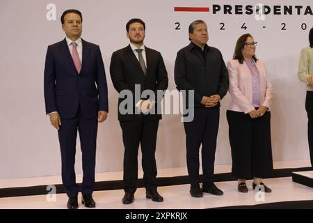 Città del Messico, Messico. 6 agosto 2024. Governatori Esteban Villegas, Governatore di Durango; Samuel García, Governatore di Nuevo León; David Monreal, Governatore di Zacatecas; Rocío Nahle, Governatore eletto di Veracruz durante Claudia Sheinbaum Pardo, candidato eletto alla conferenza stampa del Messico per annunciare che un progetto di lavoro pubblico sarà realizzato per Stato. Il 6 agosto 2024 a città del Messico, Messico. (Foto di Ian Robles/Eyepix Group/Sipa USA) credito: SIPA USA/Alamy Live News Foto Stock