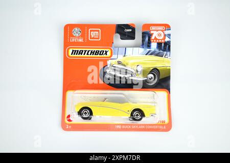 Matchbox 1953 Buick Skylark modello di auto giocattolo convertibile in confezione – Galles, Regno Unito – 2 agosto 2024 Foto Stock