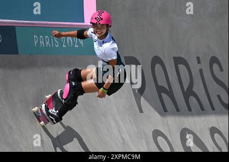 Parigi, fra. 6 agosto 2024. Arisa Trew dell'Australia gareggia nei preliminari di skateboard femminile presso la Concorde l'11° giorno dei Giochi Olimpici estivi del 2024 a Parigi, in Francia, il 6 agosto 2024. La signorina Trew avrebbe vinto la medaglia d'oro. (Foto di Anthony Behar/Sipa USA) credito: SIPA USA/Alamy Live News Foto Stock