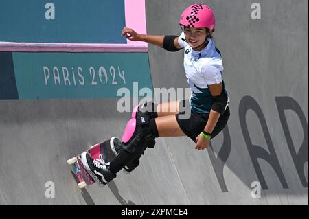 Parigi, fra. 6 agosto 2024. Arisa Trew dell'Australia gareggia nei preliminari di skateboard femminile presso la Concorde l'11° giorno dei Giochi Olimpici estivi del 2024 a Parigi, in Francia, il 6 agosto 2024. La signorina Trew avrebbe vinto la medaglia d'oro. (Foto di Anthony Behar/Sipa USA) credito: SIPA USA/Alamy Live News Foto Stock