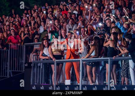 Marbella, Spagna. 7 agosto 2024. Concierto de Antonio José en el Festival Starlite de Marbella. 06 agosto 2024. EN la foto: Concerto di Antonio Jose Antonio José al Festival Starlite di Marbella. 6 agosto 2024. PISCINA/Starlite Festival/Cordon Press solo per uso editoriale. Credito obbligatorio: © Starlite Festival Marbella credito: CORDON PRESS/Alamy Live News Foto Stock