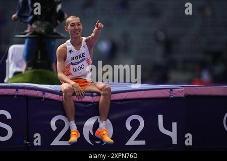 7 agosto 2024, Francia, Saint-Denis: Olimpiadi, Parigi 2024, atletica leggera, Stade de France, salto in alto, uomini, qualifica, Woo Sanghyeok dalla Corea del Sud reagisce. Foto: Michael Kappeler/dpa Foto Stock