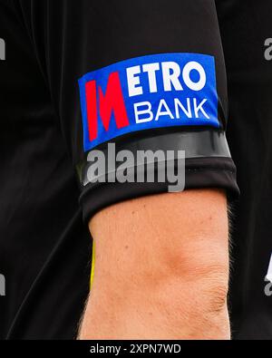 Bristol, Regno Unito, 7 agosto 2024. I giocatori del Gloucestershire indossano bande nere in memoria dell'ex batterista inglese e del Surrey Graham Thorpe durante la partita della Metro Bank One-Day Cup tra Gloucestershire e Sussex Sharks. Crediti: Robbie Stephenson/Gloucestershire Cricket/Alamy Live News Foto Stock