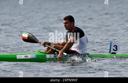 Parigi, Francia. 7 agosto 2024. Giochi olimpici di Parigi 2024. Canoa Sprint. Stadio Olimpico Nautico. Parigi. Ali Aghamirzaeijenaghaed (IRI) nella competizione Canoe Sprint durante le Olimpiadi di Parigi del 2024 allo Stadio Nautico Olimpico di Francia. Crediti: Sport in foto/Alamy Live News Foto Stock