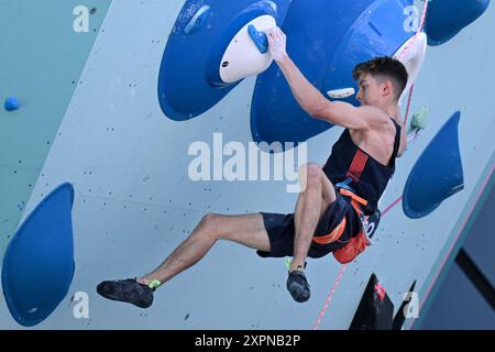 Le Bourget, Francia. 7 agosto 2024. Olympia, Parigi 2024, arrampicata, Sorato Anraku, combinazione, uomini, semifinale, leader, Toby Roberts dalla Gran Bretagna in azione. Crediti: Marijan Murat/dpa/Alamy Live News Foto Stock