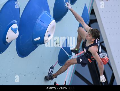 Le Bourget, Francia. 7 agosto 2024. Olympia, Parigi 2024, arrampicata, Sorato Anraku, combinazione, uomini, semifinale, leader, Toby Roberts dalla Gran Bretagna in azione. Crediti: Marijan Murat/dpa/Alamy Live News Foto Stock