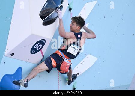 Le Bourget, Francia. 7 agosto 2024. Olympia, Parigi 2024, arrampicata, Sorato Anraku, combinazione, uomini, semifinale, leader, Toby Roberts dalla Gran Bretagna in azione. Crediti: Marijan Murat/dpa/Alamy Live News Foto Stock