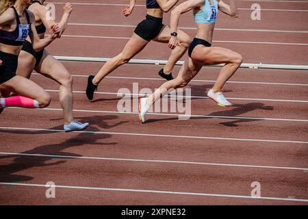 sprint di 100 metri, leader femminile nella gara Foto Stock