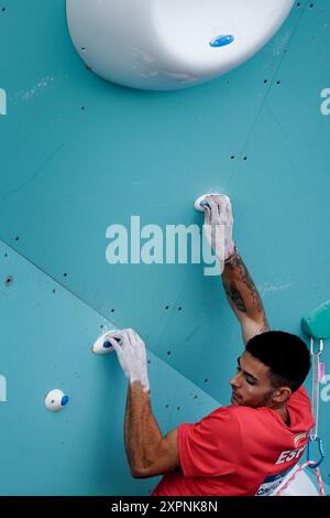 Le Bourget, Francia. 7 agosto 2024. Alberto GINES LOPEZ os Spain gareggia nella semifinale maschile di Sport Climbing presso le Bourget Sport Climbing Venue a le Bourget, a nord di Parigi, in Francia, durante i Giochi Olimpici di Parigi 2024 del 5 agosto 2024. Foto di Julien Poupart/ABACAPRESS. COM credito: Abaca Press/Alamy Live News Foto Stock