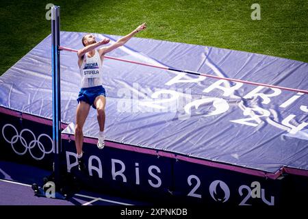 Parigi, Francia. 7 agosto 2024. Jan Stefela della Repubblica Ceca gareggia nel salto in alto maschile ai Giochi Olimpici di Parigi, in Francia, il 7 agosto 2024. Crediti: Jaroslav Svoboda/CTK Photo/Alamy Live News Foto Stock