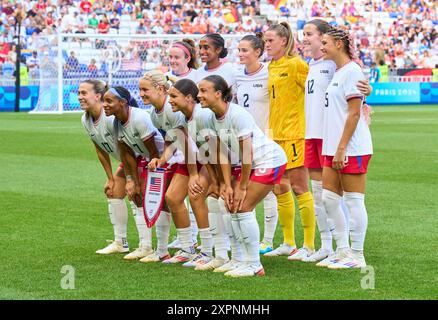 Lione, Francia. 6 agosto 2024. Presentazione del team: USA Trinity Rodman, USA Women Nr. 5 Tierna Davidson, USA Women Nr. 12 Alyssa Naeher, USA Women portiere Nr. 1 Emily Fox, USA Women Nr. 2 Mallory Swanson, USA Women Nr. 9 Sophia Smith, USA Women Nr. 11 Lindsey Horan, USA Women Nr. 10 Crystal Dunn, USA donne Nr. 7 Samatha Coffey, USA donne Nr. 17 alla semifinale olimpica femminile GERMANIA - USA 0-1 N.V. allo Stade de Lyon di Lione il 6 agosto 2024 a Lione, Francia. Stagione 2024/2025 fotografo: ddp Images/STAR-Images credito: ddp media GmbH/Alamy Live News Foto Stock