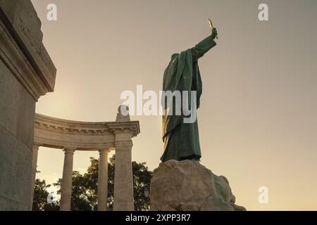 Statua del vescovo sulla collina Gellert a Budapest, Ungheria. Foto di alta qualità Foto Stock