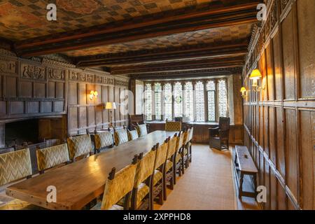Haddon Hall Derbyshire - Haddon Hall Medieval Banqueting Hall in una casa di campagna Bakewell Derbyshire Peak District National Park Inghilterra Regno Unito GB Europa Foto Stock