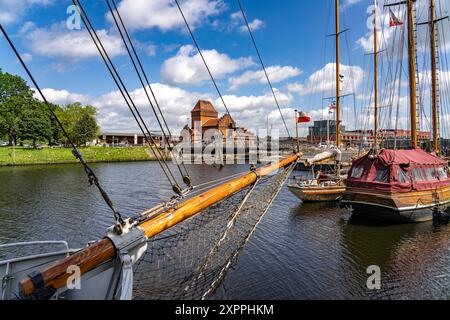 Navi a vela tradizionali nel porto museale della città anseatica di Lübeck, Schleswig-Holstein, Germania Foto Stock