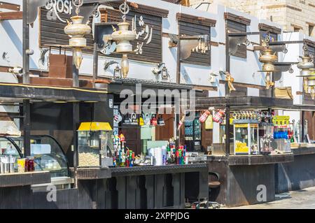 Le bancarelle nel quartiere storico di Yanbuʿ al-Bahr, noto anche come Yanbu, Yambo, o Yenbo, sono un importante porto sul Mar Rosso, con una storica città vecchia, saudita Foto Stock