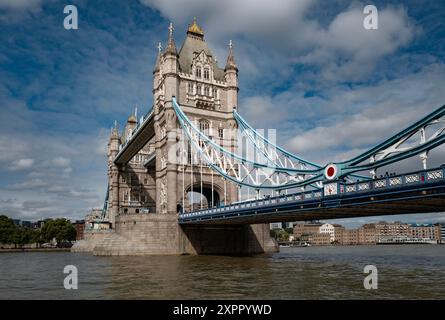 Tower Bridge Londra, Inghilterra, agosto 2024 Tower Bridge è un ponte combinato di grado i, sospensione e, fino al 1960, a sbalzo a Londra, b Foto Stock