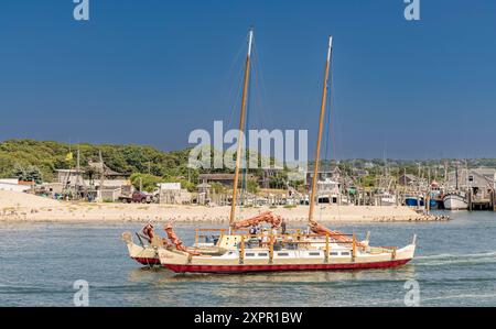 Catamarano, Mon Tiki largo, partenza dal porto di Montauk Foto Stock