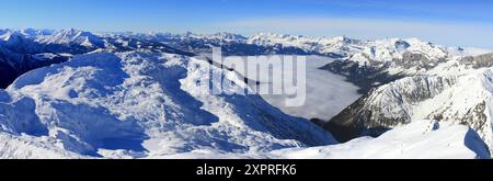 Vista panoramica del mare di nuvole da le Brevent, Chamonix, Alpi, Francia Foto Stock
