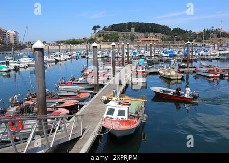 Il Castello di Monterreal e Marina, Baiona, Pontevedra, Galizia, Spagna. Foto Stock