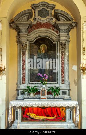 Madonna Addolorata, pala d'altare nella cappella dedicata a San Gabriele nel Santuario di San Gabriele della Madonna Addolorata. Isola del Gran Sasso Foto Stock