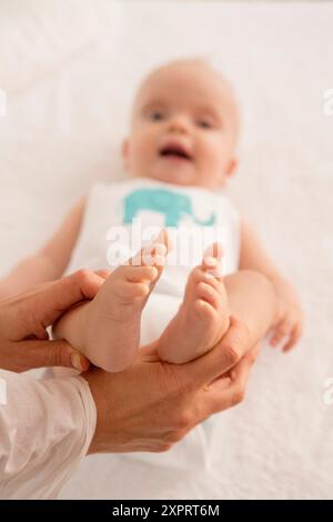 Sei mesi i neonati piedi Foto Stock