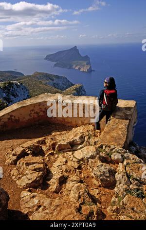 Punto panoramico a Cap Fabioler e all'isolotto di Dragonera, Andratx. Maiorca, Isole Baleari, Spagna Foto Stock