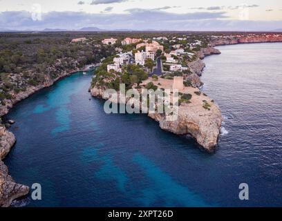 Torre di Cala Pi, XVI secolo, utilizzata per difendere l'ingresso della baia, cala Pi, Maiorca, isole baleari, spagna, europa. Foto Stock