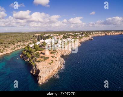 Torre di Cala Pi, XVI secolo, utilizzata per difendere l'ingresso della baia, cala Pi, Maiorca, isole baleari, spagna, europa. Foto Stock