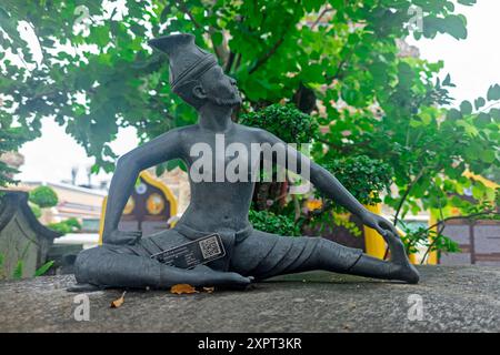 Scultura al Wat po che mostra i principi del massaggio tailandese (Bangkok/Thailandia) Foto Stock