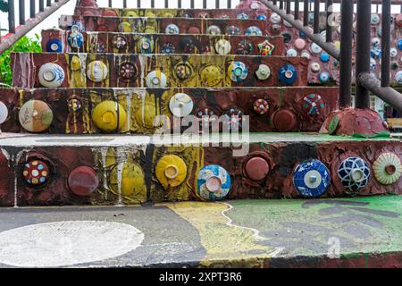 Il ponte decorato verso la Khlong Bang Luang Artist House (Bangkok/Thailandia) Foto Stock