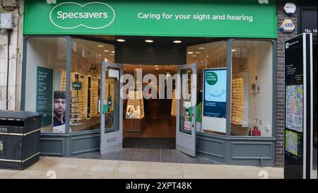 Negozio di ottici Specsavers nella strada principale di Winchester Foto Stock