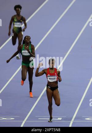 Parigi, Francia. 7 agosto 2024. Salwa Eid Naser (davanti) del Bahrein gareggia durante la 400 semifinale femminile di atletica leggera ai Giochi Olimpici di Parigi 2024 a Parigi, Francia, 7 agosto 2024. Crediti: Li Gang/Xinhua/Alamy Live News Foto Stock