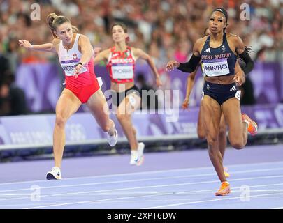 Parigi, Francia. 7 agosto 2024. Natalia Kaczmarek (L) della Polonia gareggia durante la semifinale femminile di atletica leggera dei 400 m ai Giochi Olimpici di Parigi 2024, in Francia, 7 agosto 2024. Crediti: Xu Chang/Xinhua/Alamy Live News Foto Stock