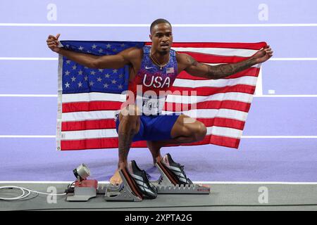 PARIGI, FRANCIA. 7 agosto 2024. La Quincy Hall del Team United States celebra la vittoria della medaglia d'oro dopo la finale maschile dei 400 m il giorno dodici dei Giochi Olimpici di Parigi 2024 allo Stade de France, Parigi, Francia. Crediti: Craig Mercer/Alamy Live News Foto Stock