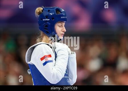 Parigi, Francia. 7 agosto 2024. PARIGI, FRANCIA - 7 AGOSTO: Lena Stojkovic del Team Croatia (blu) guarda durante la semifinale femminile di Taekwondo -49kg il giorno dodici dei Giochi Olimpici di Parigi 2024 al Grand Palais il 7 agosto 2024 a Parigi, Francia. Foto: Igor Kralj/PIXSELL credito: Pixsell/Alamy Live News Foto Stock