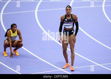 PARIGI, FRANCIA. 7 agosto 2024. Amber Anning del Team Great Britain reagisce dopo il caldo della semifinale femminile di 400 m svoltasi il 12° giorno dei Giochi Olimpici di Parigi 2024 allo Stade de France, Parigi, Francia. Crediti: Craig Mercer/Alamy Live News Foto Stock