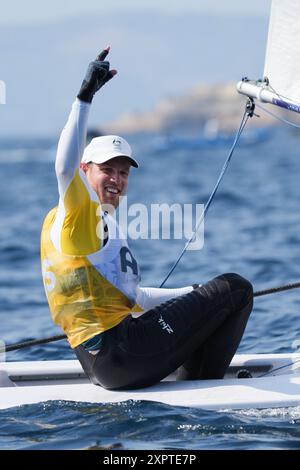 Marsiglia, Francia. 7 agosto 2024. Matt Wearn dell'Australia celebra dopo la gara di medaglie maschili delle gare veliche dei Giochi Olimpici di Parigi 2024 al Marsiglia Marina di Marsiglia, Francia, 7 agosto 2024. Crediti: Zheng Huansong/Xinhua/Alamy Live News Foto Stock