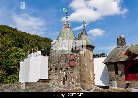 Esterno del castello medievale restaurato Coch a nord di Cardiff, Galles Foto Stock