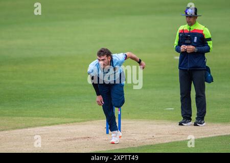 Southampton, Regno Unito. 7 agosto 2024. Sam Conners del Derbyshire bowling durante la partita della Metro Bank One Day Cup tra Hampshire e Derbyshire all'Utilita Bowl. Crediti: Dave Vokes/Alamy Live News Foto Stock